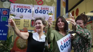 Empleadas de la administración de la calle Ledesma de Bilbao que han vendido parte del número 04074