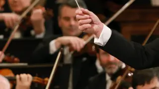 El maestro Franz Welser-Möst dirige la Filarmónica de Viena con su tradicional Concierto de Año Nuevo