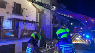 Dos heridos por quemaduras en un incendio de una vivienda en Broto