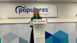 La portavoz parlamentaria del PP-Aragón, Mar Vaquero, en la comparecencia de este viernes en la sede del partido en Zaragoza.