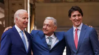 Joe Biden, Manuel López Obrador y Justin Trudeau posan en Ciudad de México.