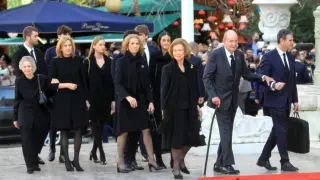 Llegada de las familias reales al funeral de Constantino de Grecia.