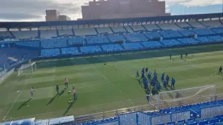La plantilla del Real Zaragoza, en el entrenamiento de este jueves en La Romareda.
