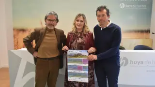 Antonio Rico, Beatriz Calvo y Luis Javier Cruchaga en la presentación de '12 retos-12 cimas'.