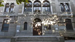 La fachada de la antigua Escuela de Artes y Oficios, levantada en La Antigua Escuela de Artes y Oficios en el año 1908.
