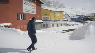 La ventisca obligó a cerrar el paso de Portalet el domingo, pero esta mañana se ha reabierto.