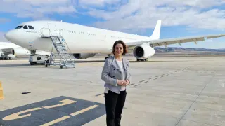 Emma Buj, en las instalaciones del Aeropuerto de Teruel.