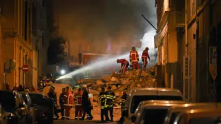 Trabajos de rescate tras el derrumbe del edificio, en Marsella.