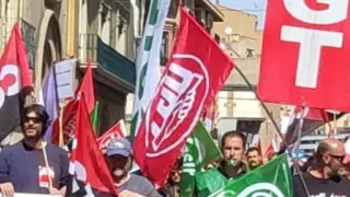 Manifestación de los trabajadores del Ayutamiento de Huesca este martes en el Coso Alto.