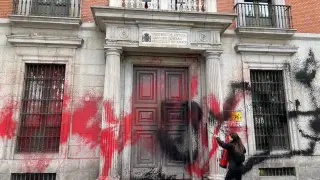 Acto vandálico en la fachada del Ministerio de Justicia