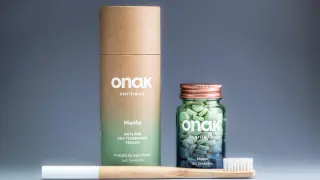 Formatos del innovador dentrífico ONAK, disponible a partir del próximo 19 de mayo en Zaragoza.