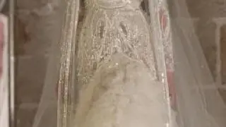 Uno de los vestidos de novia que Saab ha presentado esta semana en Barcelona.