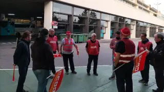 Piquetes sindicales en la estación de autobuses de Zaragoza.