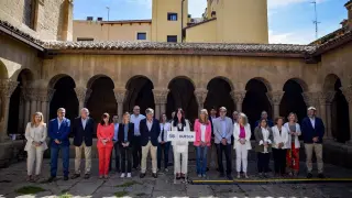 Componentes de la lista del PP al Ayuntamiento de Huesca y candidatos a Cortes en el claustro de San Pedro el Viejo.