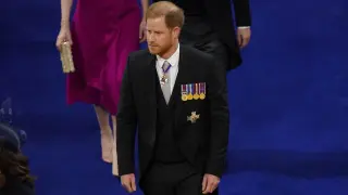 El príncipe Enrique, a su llegada a la ceremonia de coronación.
