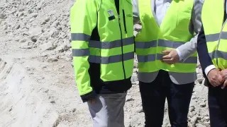 Lambán durante la visita a los trabajos de construcción de la tubería de Valdurrios, este miércoles.