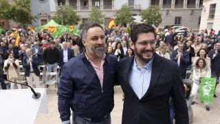 Santiago Abascal y Alejandro Nolasco, en el mitin de Teruel