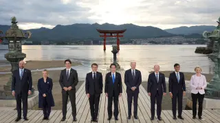 Los líderes del G-7, en su visita a Itsukushima en el marco de la cumbre en Hiroshima, Japón.