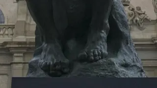 Una copia de ‘El pensador’, de Auguste Rodin, en la plaza del Pilar