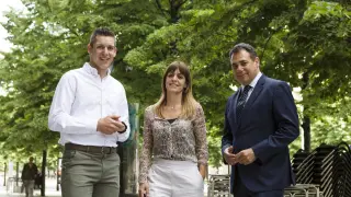 De izquierda a derecha: Rubén Munguía, de Climaelec; Inés Jáuregui, de Coca-Cola; y Benito Tesier, presidente de la FEMZ