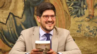 Jaime Elipe durante la presentación de su libro 'Don Alonso de Aragón, un príncipe con mitra', el jueves en la Facultad de Derecho.