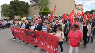 Movilización el pasado 9 de junio en Villafranca del Cid contra el cierre de la fábrica textil de Marie Claire.
