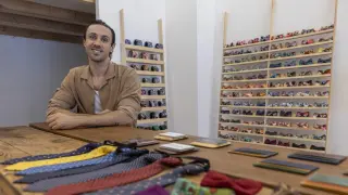 Dani Chía, en su tienda, Daruda.