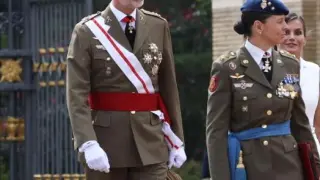 La princesa Leonor llega con sus padres, los reyes Felipe y Letizia, a la Academia General Militar de Zaragoza