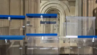 Urnas preparadas para las elecciones del 23 de julio.