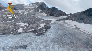 Imagen del glaciar del Aneto, donde ya ha aflorado el hielo duro.