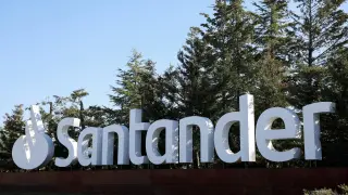 Logo del banco Santander, en una imagen de archivo.