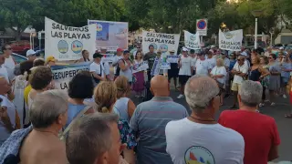 Protesta en Oropesa (Castellón) este sábado, 29 de julio, en defensa de las playas.