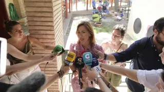 La alcaldesa de Zaragoza, Natalia Chueca, visita las colonias infantiles de Zaragalla en el CEE Rincón de Goya