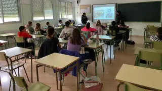 Foto de alumnos del IES Monegros Gaspar Lax de Sariñena durante una clase.