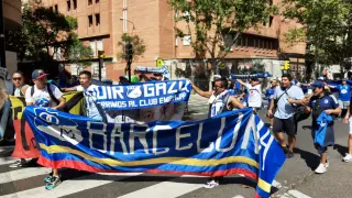 La hinchada del equipo colombiano de Millonarios, rival del Real Zaragoza en el Memorial Carlos Lapetra, se deja sentir en la capital