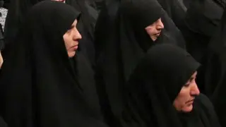 Mujeres iraníes con abaya.