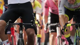 El colombiano Juan Sebastian Molano del UAE Team Emirates se impone venccedor de la 12ª etapa de la Vuelta Ciclista a España 2023,en Zaragoza