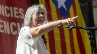 La presidenta de la ANC, Dolors Feliu, durante el acto unitario de grupos independentistas en el Fossar de les Moreres, Barcelona.