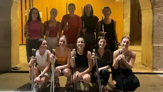 Las diez nuevas danzantas de Graus que bailarán por primera vez en la historia el baile de las espadas.