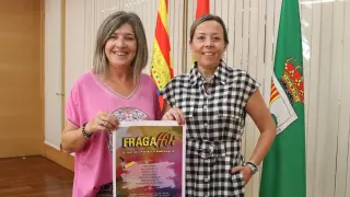 Marianto Beltrán, presidenta de la Asociación de Amigos y Vecinos del Casco Histórico, y a la derecha, María José Barrafón, concejala de Cultura de Fraga.