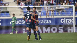 Nieto felicita a Loureiro por su gol al Villarreal B.