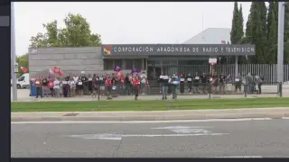 Protesta de trabajadores de Now Audiovisual a las puertas de la CARTV