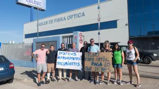 Concentración de protesta de afectados por el ERE en Telnet ante las puertas de la fábrica en el polígono Centrovía de La Muela.