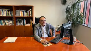 El nuevo director gerente del Instituto Aragonés de Gestión Ambiental (Inaga), Luis Simal, en su nuevo despacho, este miércoles.