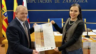 El diputado provincial y alcalde de Borja, Eduardo Arilla y a la directora de las jornadas, Esmeralda Jiménez
