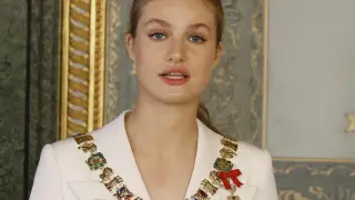 La princesa Leonor luciendo el collar de Carlos III