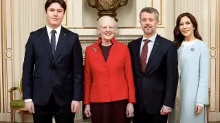 El príncipe Christian, la reina Margarita de Dinamarca y los príncipes herederos, Federico y Mary, este martes en Copenhague.