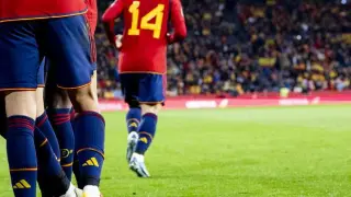 Los jugadores de la selección española celebran el primer gol del combinado español durante el encuentro correspondiente a la fase de grupos de clasificación para la Eurocopa 2024