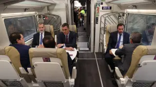 El tren Alvia en el que han viajado el Rey y el presidente del Gobierno, Pedro Sánchez.