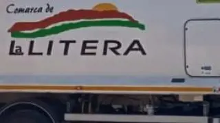 Camión del Servicio de Residuos de la Comarca de La Litera.